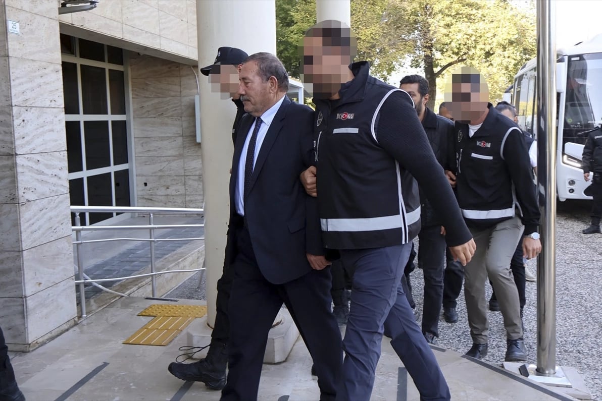 İçişleri Bakanlığı Milas Belediye Başkanı Fevzi Topuz'u görevden uzaklaştırdı