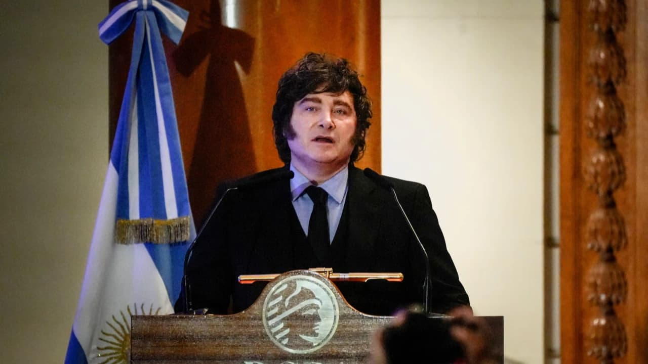 Arjantin Falkland çevresindeki petrol projesine karşı yaptırımları genişletiyor