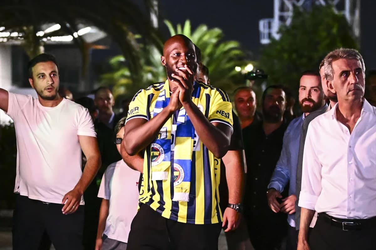 Romelu Lukaku Fenerbahçe'ye imzayı attı