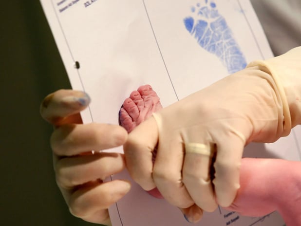 İspanya'da bir kadın yeni doğan bebeğini satmak isterken yakalandı