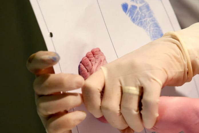 İspanya'da bir kadın yeni doğan bebeğini satmak isterken yakalandı