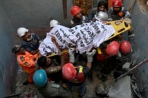 Pakistan'da bir binada patlama: 16 ölü, 14 yaralı