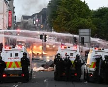 Kuzey İrlanda’da göçmen karşıtı şiddet olaylarında artış yaşanıyor