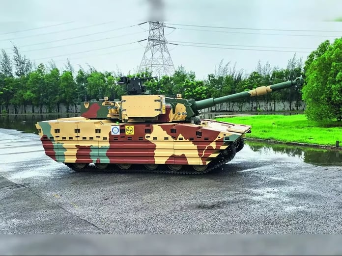 Hindistan, Zorawar hafif tankını dağ savaşları için sahaya indiriyor