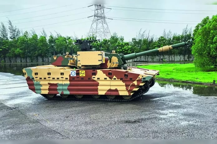 Hindistan, Zorawar hafif tankını dağ savaşları için sahaya indiriyor