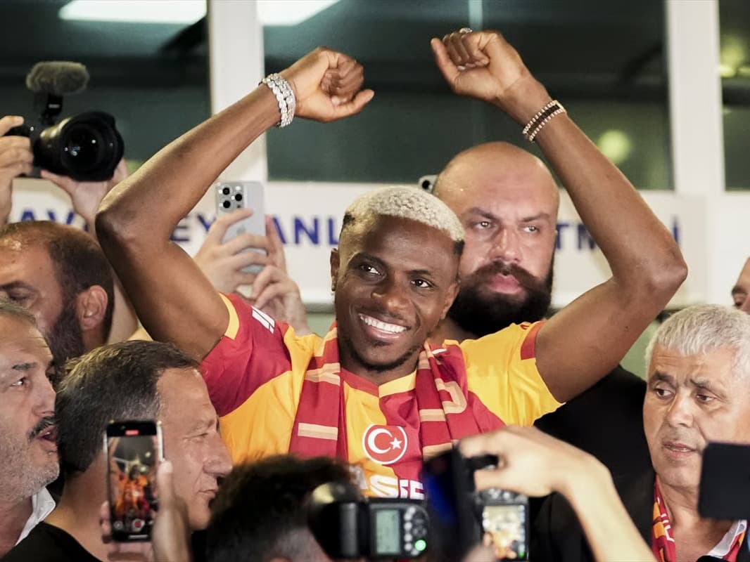 Gol kralı geri döndü: Osimhen İstanbul'da