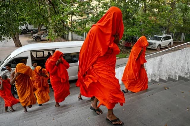 Sri Lanka’da 22 Budist rahip valizlerinde 110 kilo esrarla yakalandı