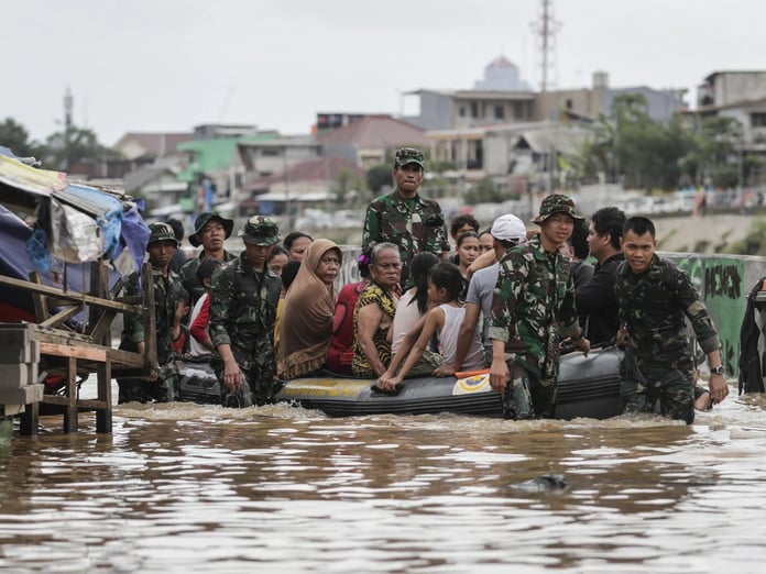 Endonezya'da meydana gelen sellerde 10 kişi hayatını kaybetti