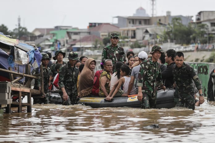 Endonezya'da meydana gelen sellerde 10 kişi hayatını kaybetti