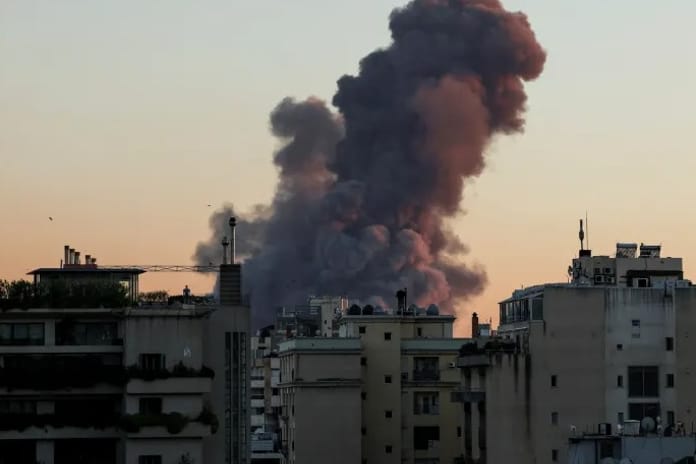 İşgalci İsrail güçleri Lübnan'ın başkentini bombaladı