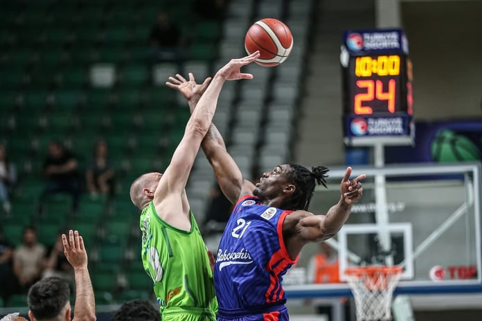 Basketbol Süper Ligi play-offları başladı: Tofaş ve Fenerbahçe serilerde öne geçti
