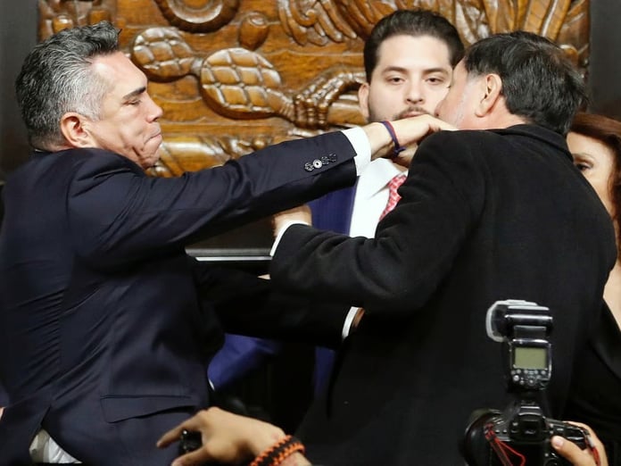 Meksika'da muhalefet lideri Moreno Senato Başkanı Norona’ya saldırdı