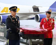 Kore savaşında şehit olan 4 Türk askerimizin kalıntıları 75 yıl sonra teslim edildi