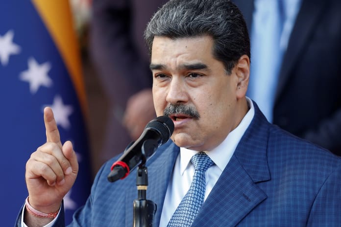 Maduro ABD'yi sert sözlerle uyardı