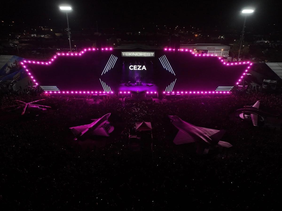 Ceza, TEKNOFEST Güneydoğu'da sahne aldı