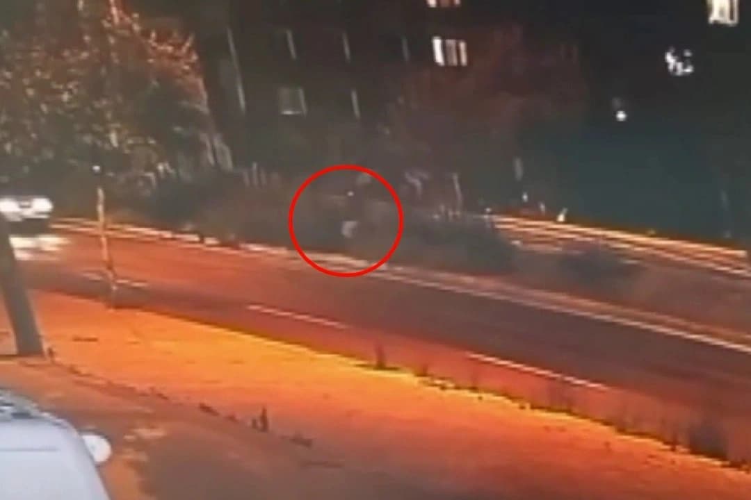 Yolun karşısına geçen 16 yaşındaki çocuk ağır yaralandı