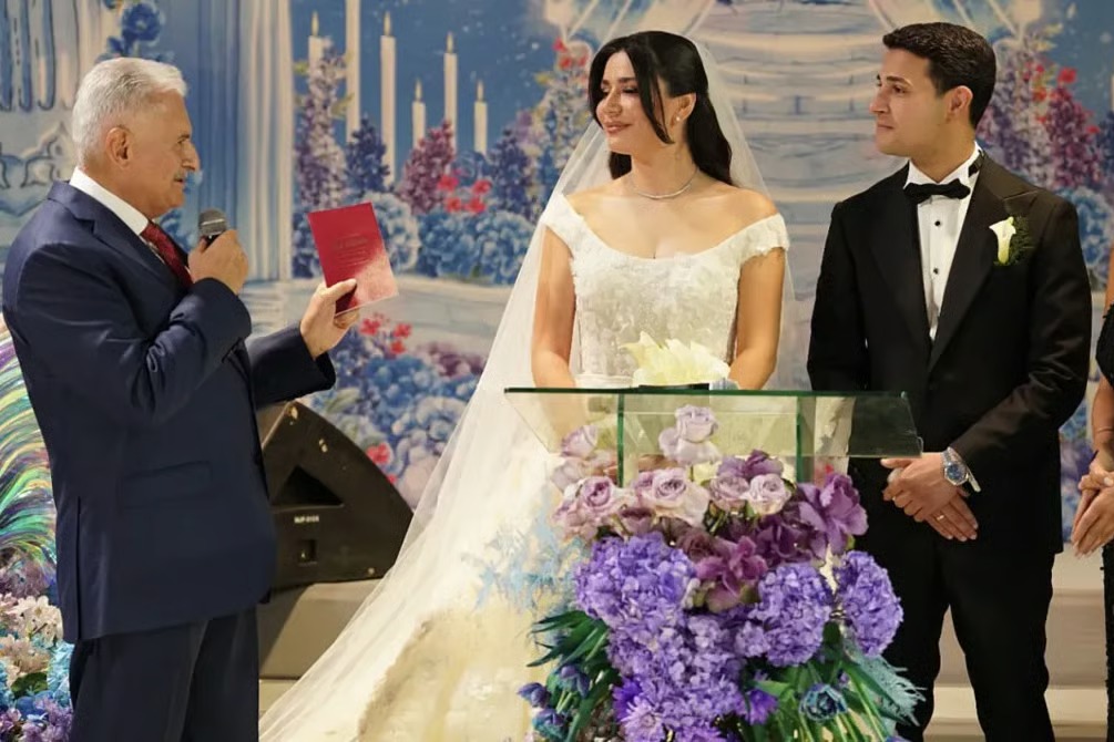 Sevigen'in oğlu evlendi siyasiler akın etti