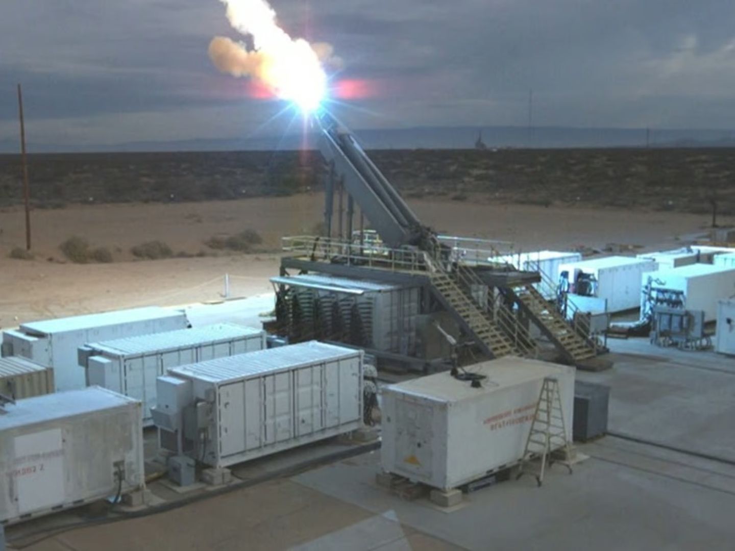 ABD Donanması railgun silahının testlerini New Mexico’da yeniden başlattı