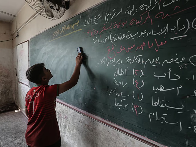 Gazze'de 2 yıl süren soykırımdan sonra ilk ders zili çaldı