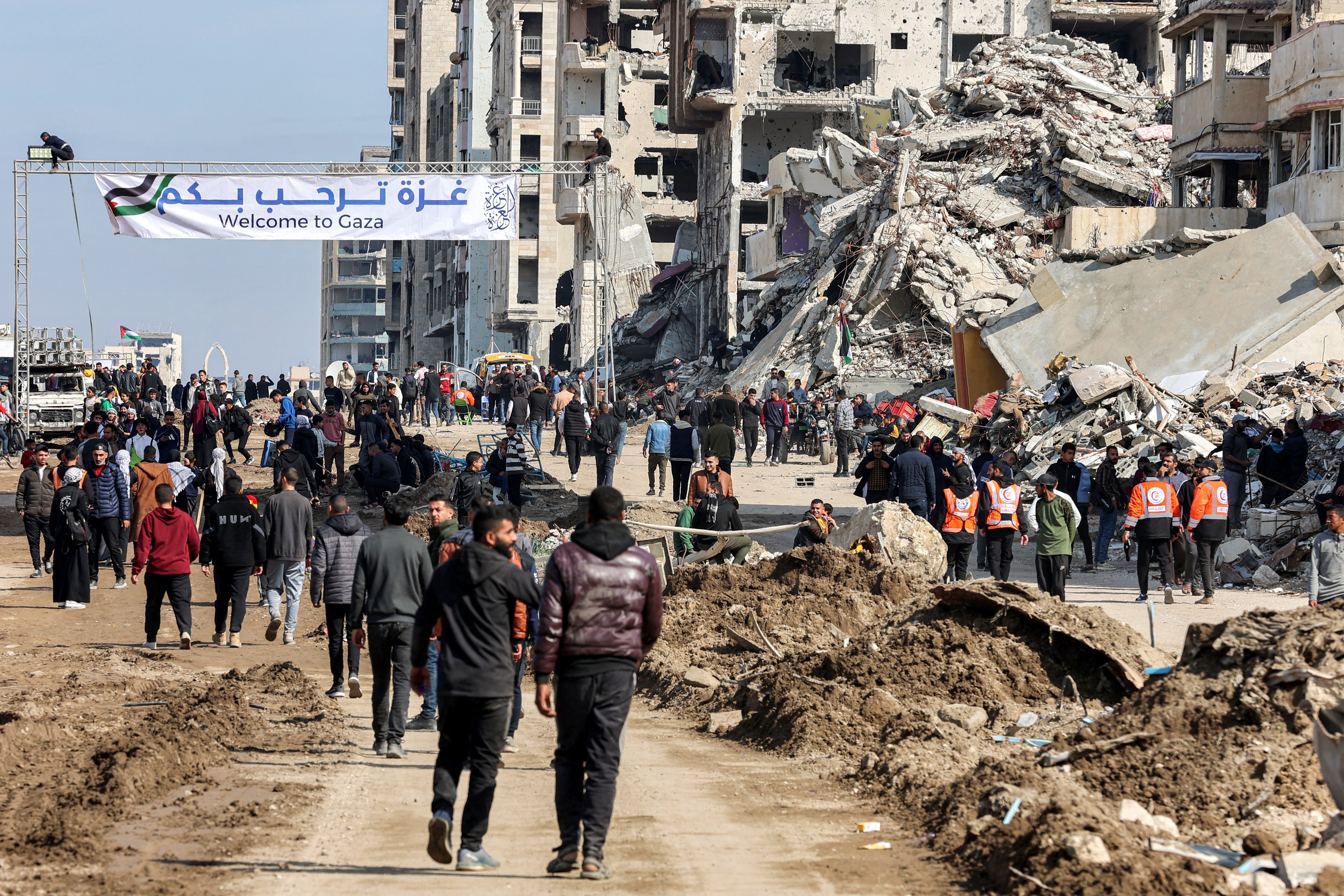30 Killed by Israeli Fire Near Gaza Aid Site