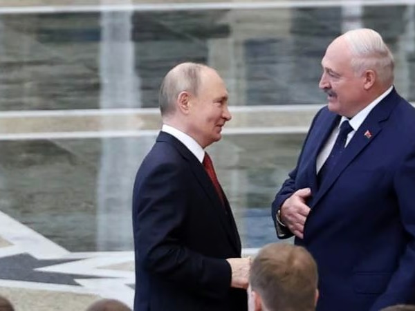 Lukashenko Arrives In Russia For Talks With Putin