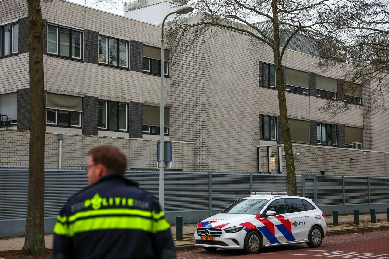 Amsterdam'daki Yahudi okulunda patlama