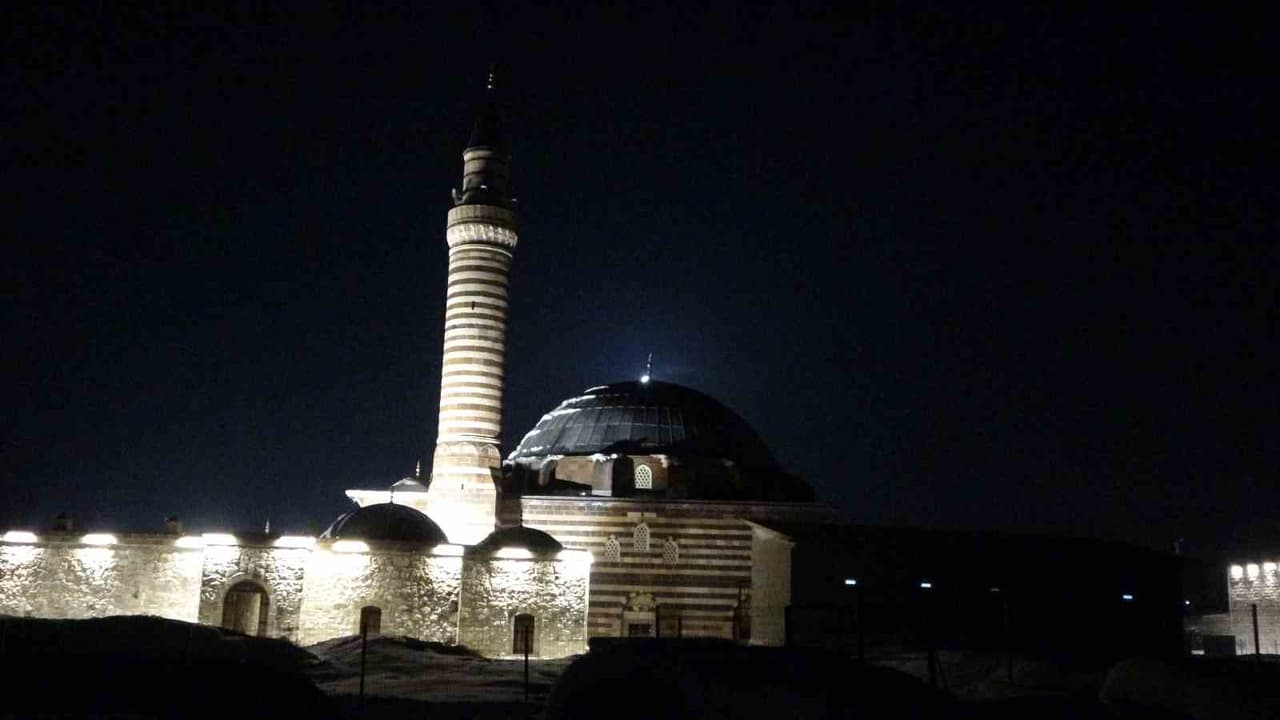 Van Kalesi’nde dolunay şöleni: Tarih ile birleşti