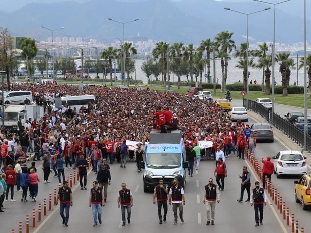 İzmir'de grev yapan 1000 işçi işten çıkarıldı