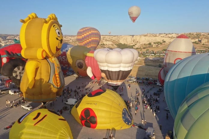 Göreme semaları sabahın ilk ışıklarında renklendi