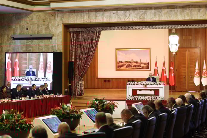 Ak Parti'den eve dönüş düzenlemesi şartı: Örgüt feshi ve 5 yıllık adli takip