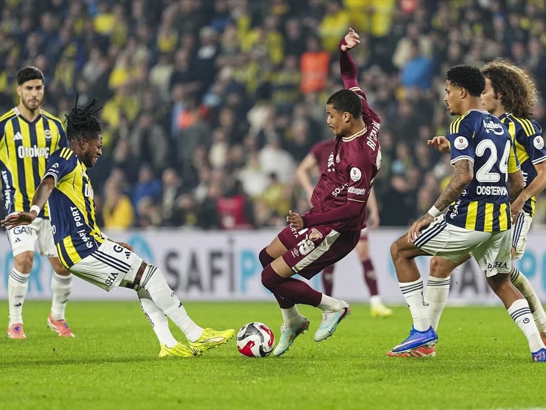 Fenerbahçe evinde takıldı
