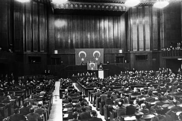Tek parti döneminde bütçe açıkları ve Ecevit’in kayınpederi