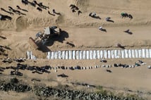 Cezaevinde şehit olan Filistinli esirler defnedildi