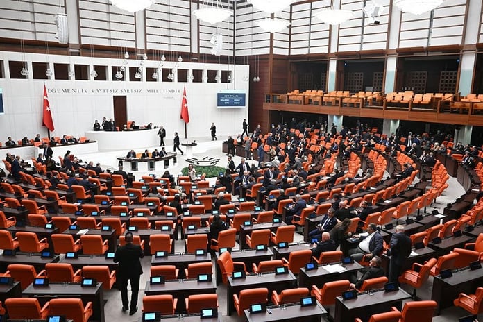 TBMM'de gizemli salgın: 100'ü aşkın vekil ve personel hastanelik oldu