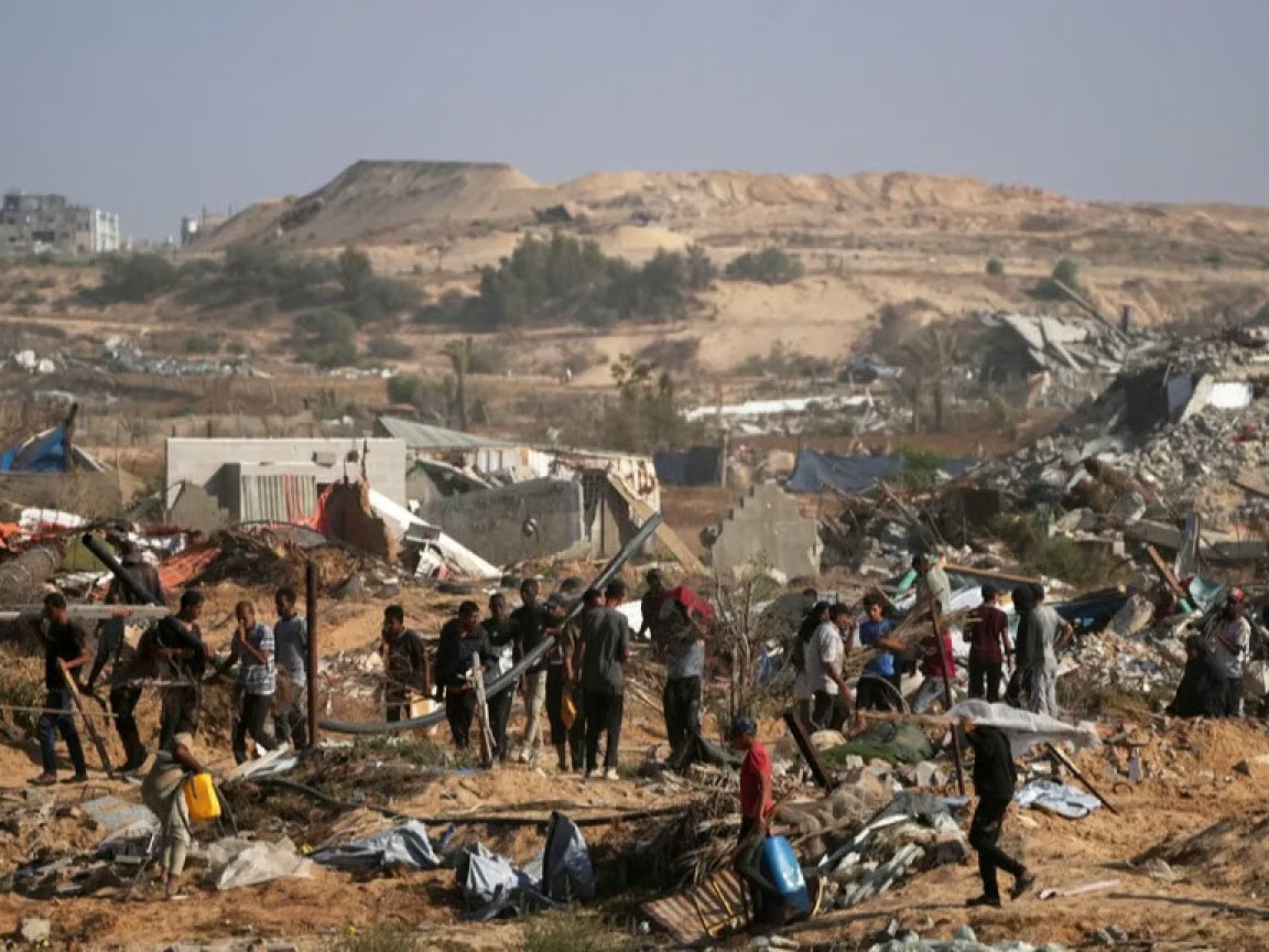 Israeli Fire Kills 27 Palestinians at Gaza Aid Site