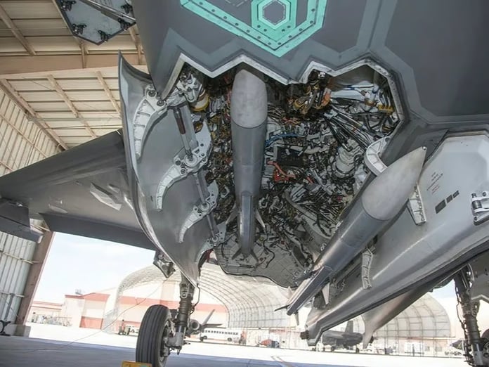 ABD Hava Kuvvetleri, F-22 Raptor ile AMRAAM füzesinde rekor kırdı