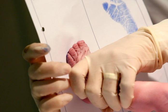 İspanya'da bir kadın yeni doğan bebeğini satmak isterken yakalandı