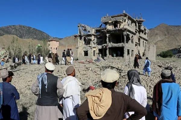 Pakistan Afganistan'da operasyon düzenledi