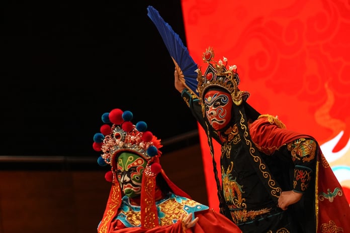 Maske ve kukla gösterileriyle görsel şölen