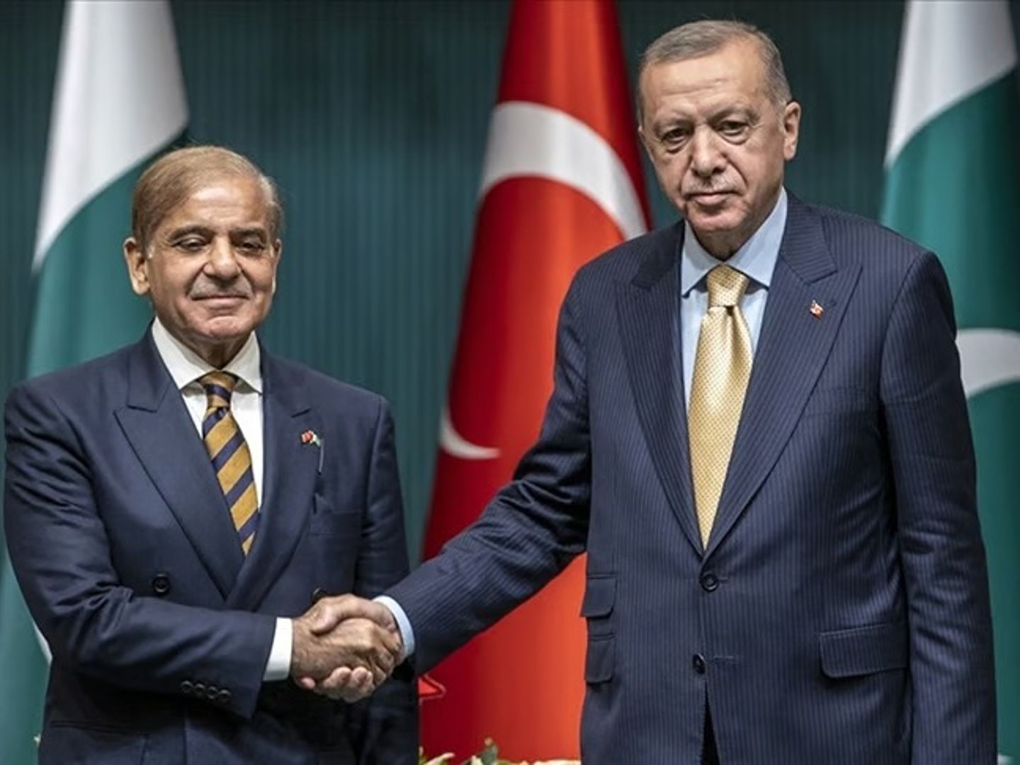 Pakistan Başbakanı Şerif'ten Afganistan ile yaşanan çatışmada arabuluculuk için Türkiye'ye teşekkür