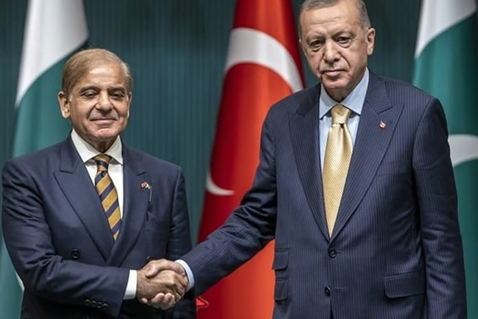 Pakistan Başbakanı Şerif'ten Afganistan ile yaşanan çatışmada arabuluculuk için Türkiye'ye teşekkür