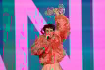 Eurovision şampiyonu Nemo İsrail kararı sonrası ödülünü iade ediyor