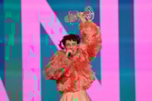 Eurovision şampiyonu Nemo İsrail kararı sonrası ödülünü iade ediyor