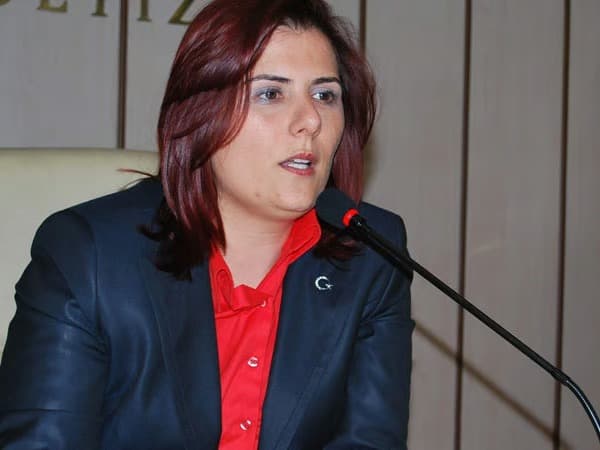Özlem Çerçioğlu CHP'den istifa etti