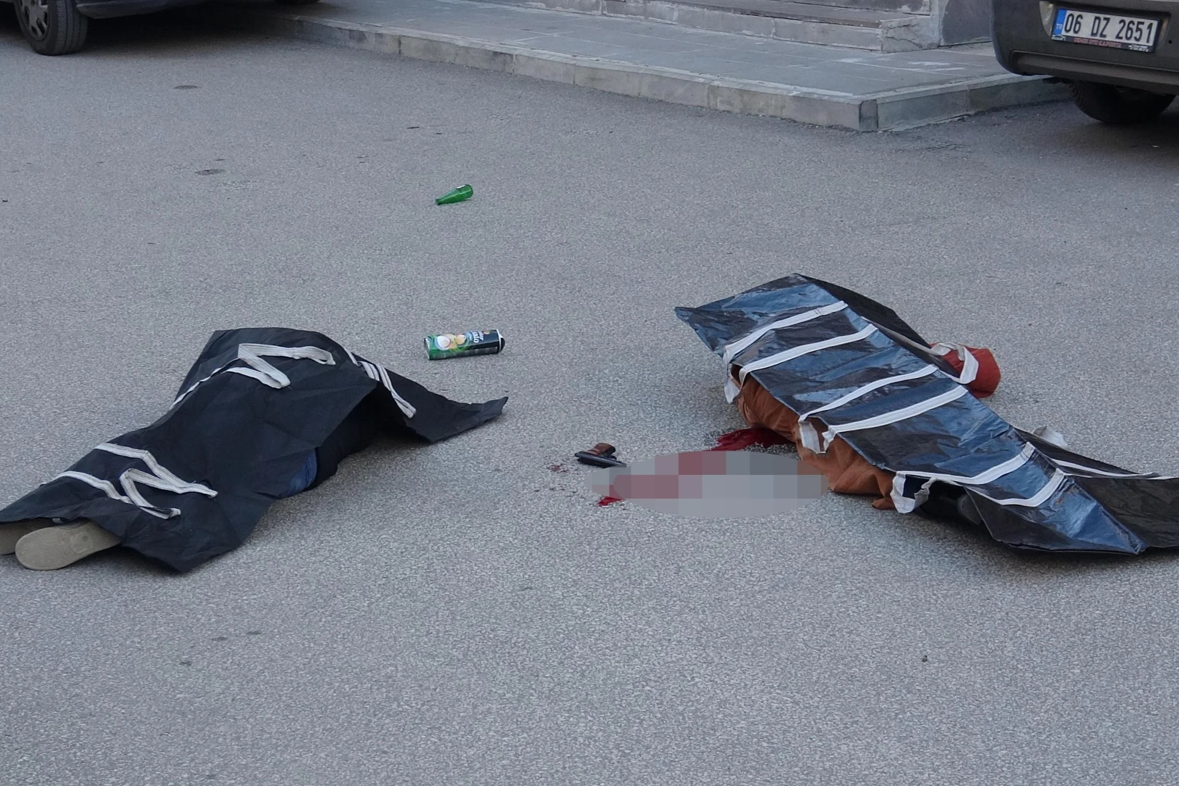 Tahliye edildi, dehşet saçtı: Önce kadını, sonra kendini öldürdü