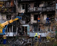 Rusya Kiev'de sivil yerleşim yerlerini vurdu: 3 ölü