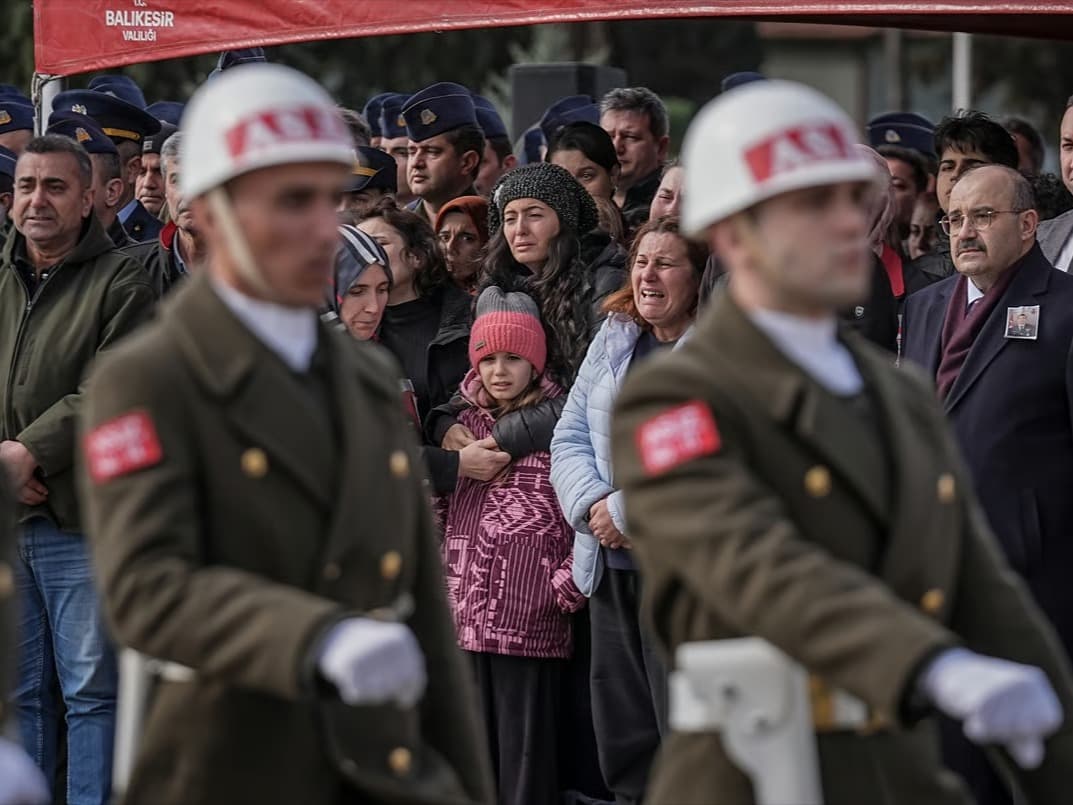 Şehit pilotumuz için askeri tören düzenlendi