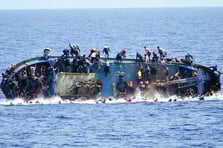 Yunan Sahil Güvenliği kovaladığı göçmen teknesine çarptı: 15 ölü