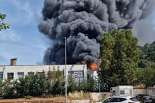 Roma'daki Tuscia Üniversitesi’nde çıkan yangın binanın tamamına yayıldı