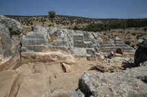 Diyarbakır'daki kazılarda 160 çocuğun gömülü olduğu antik mezarlık bulundu